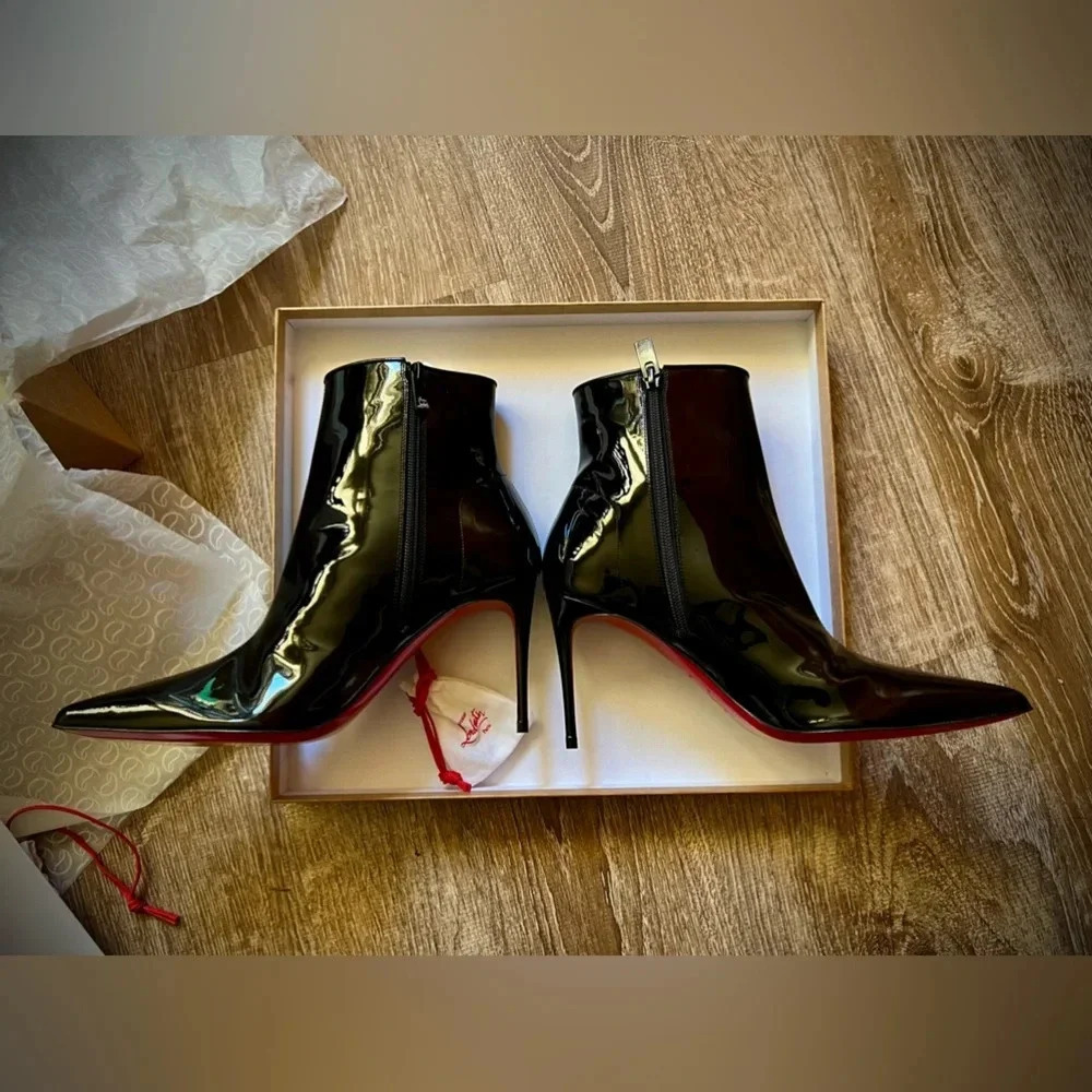 Christian Louboutin
Sporty Kate Booty 80MM Patent Leather Boots NIB - Picture 3 of 10